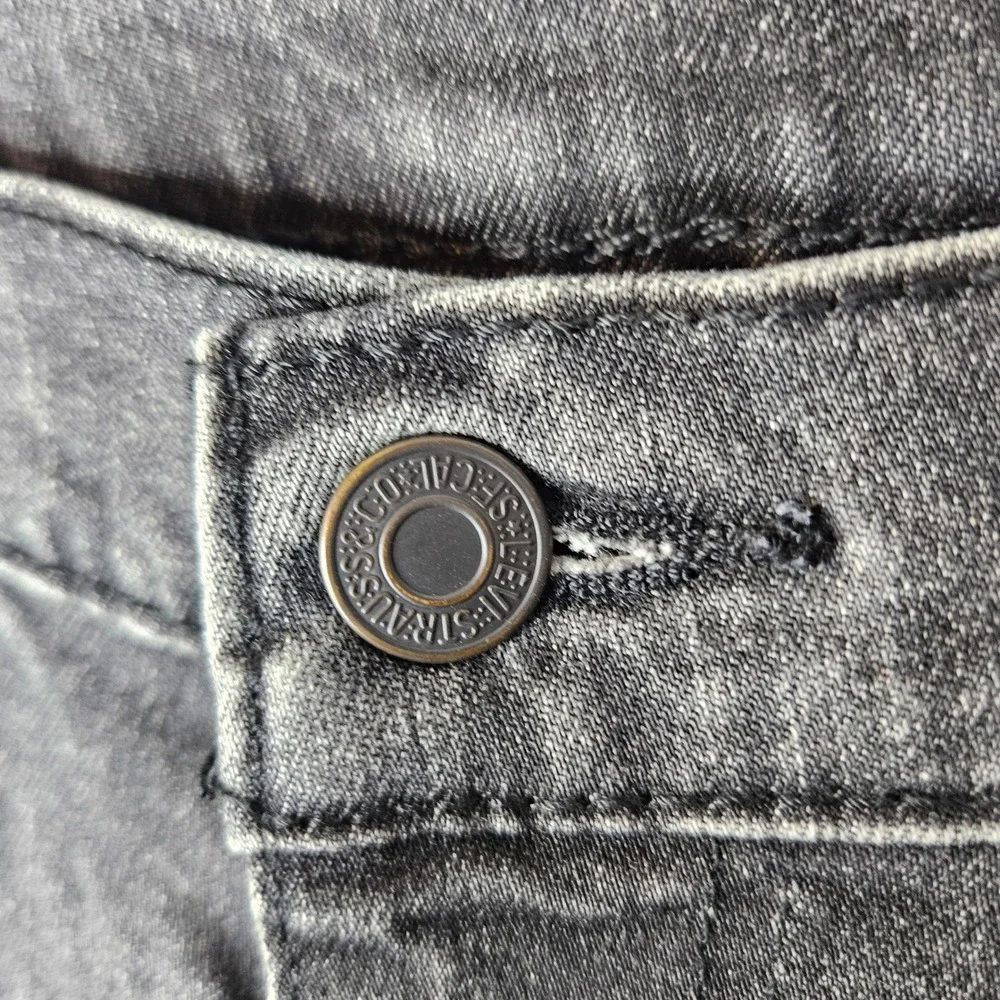 Levis measurements waist